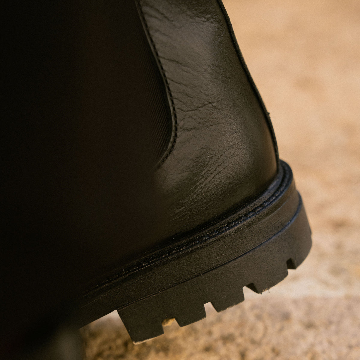 TRIAD - BLACK LEATHER