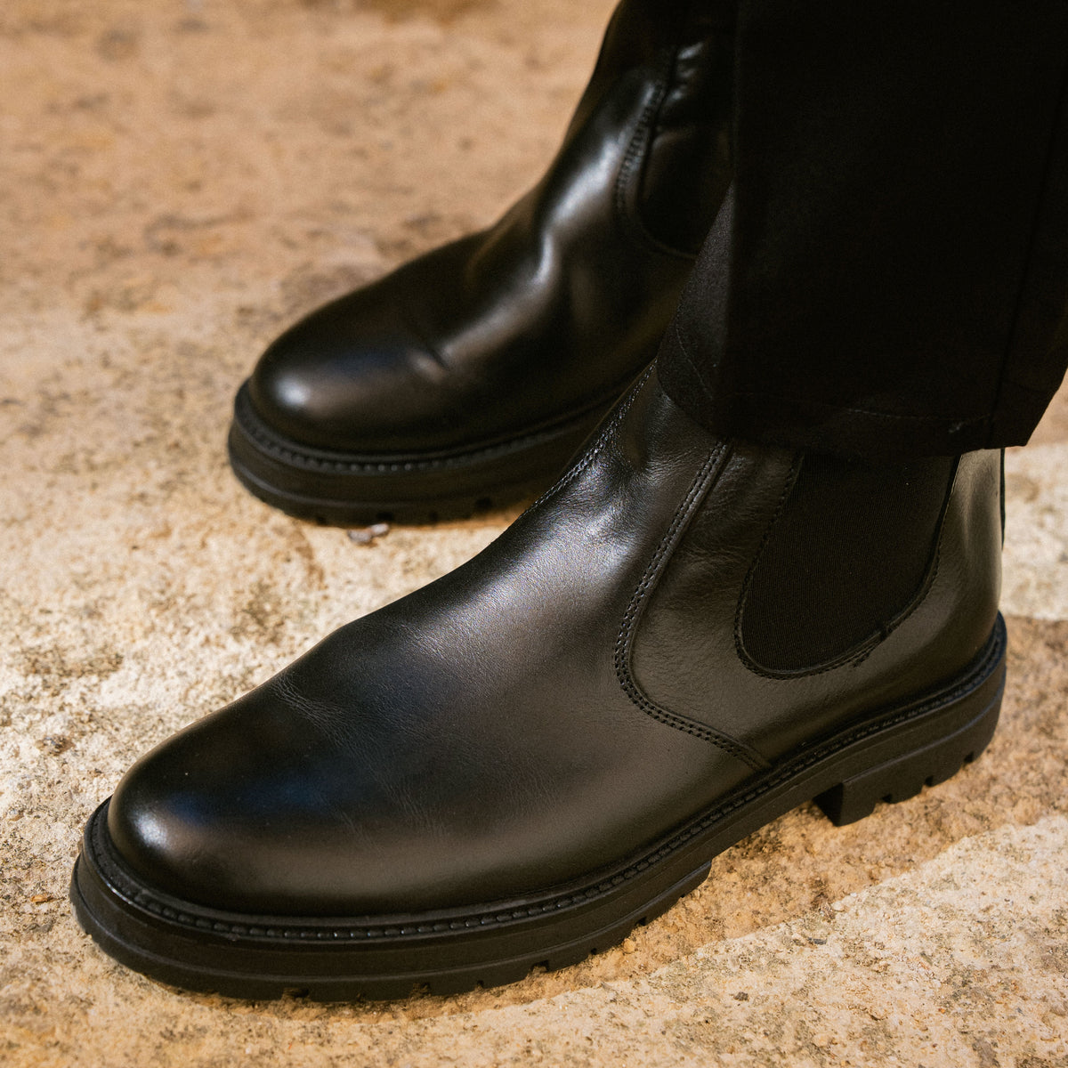 TRIAD - BLACK LEATHER