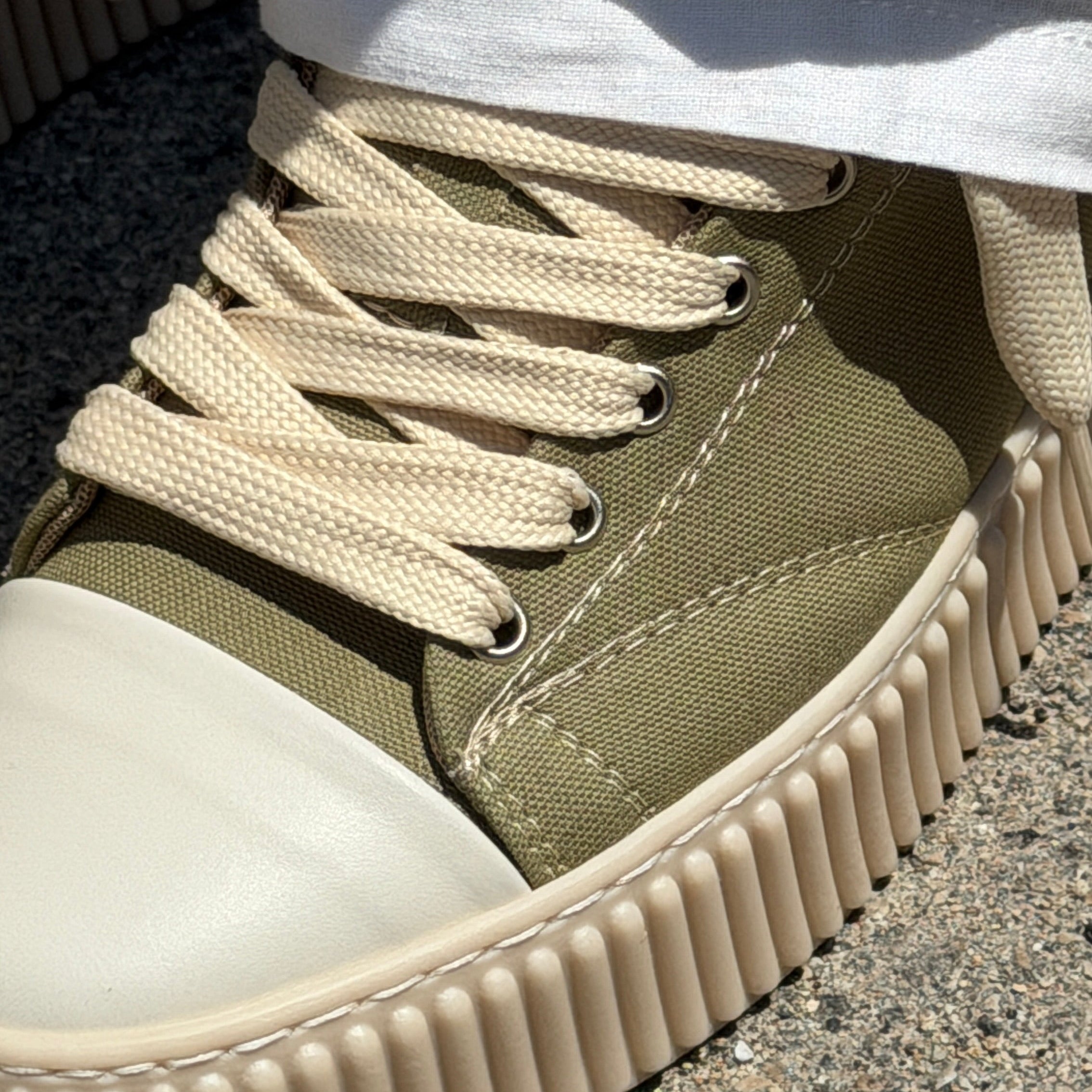 VAPOR 2.0 SVART CANVAS